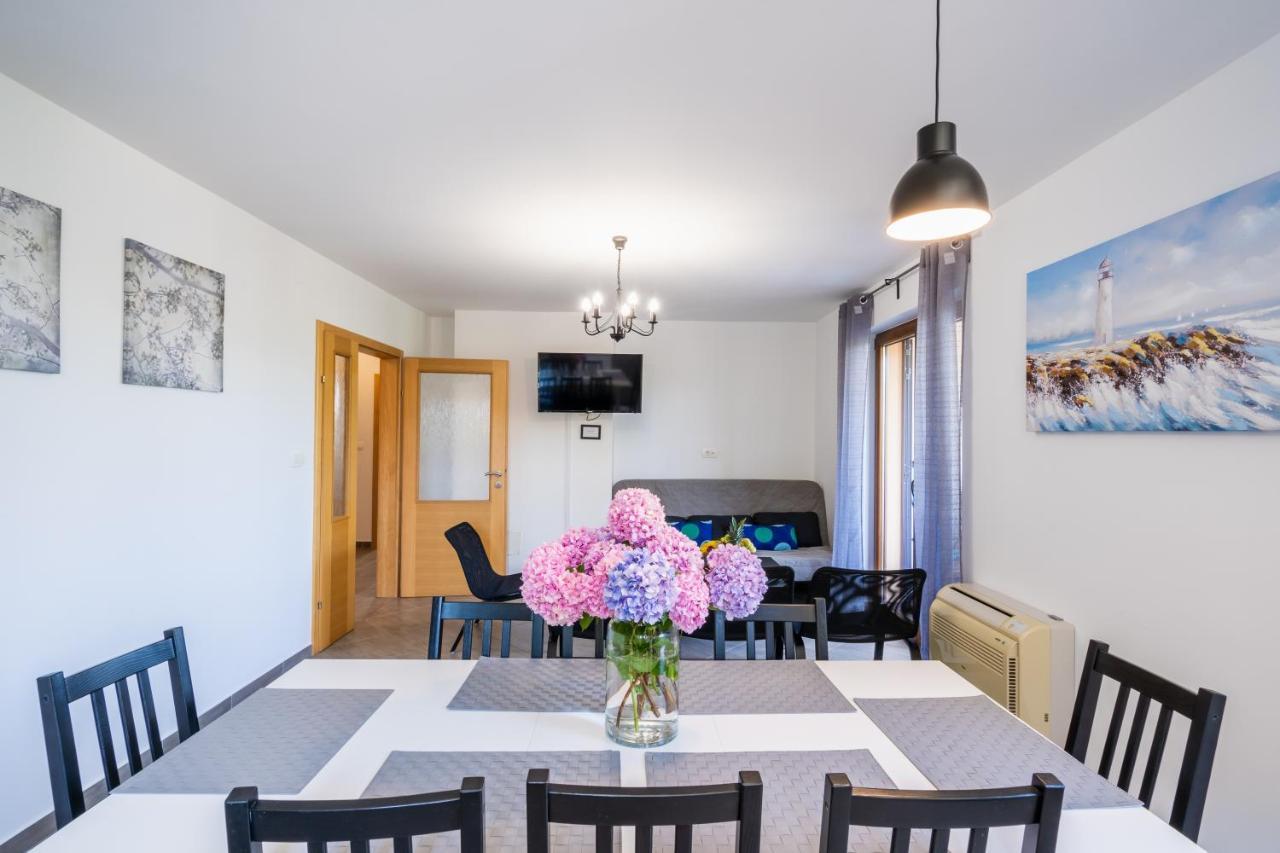 אופטיה Downtown Apartment Helena מראה חיצוני תמונה
