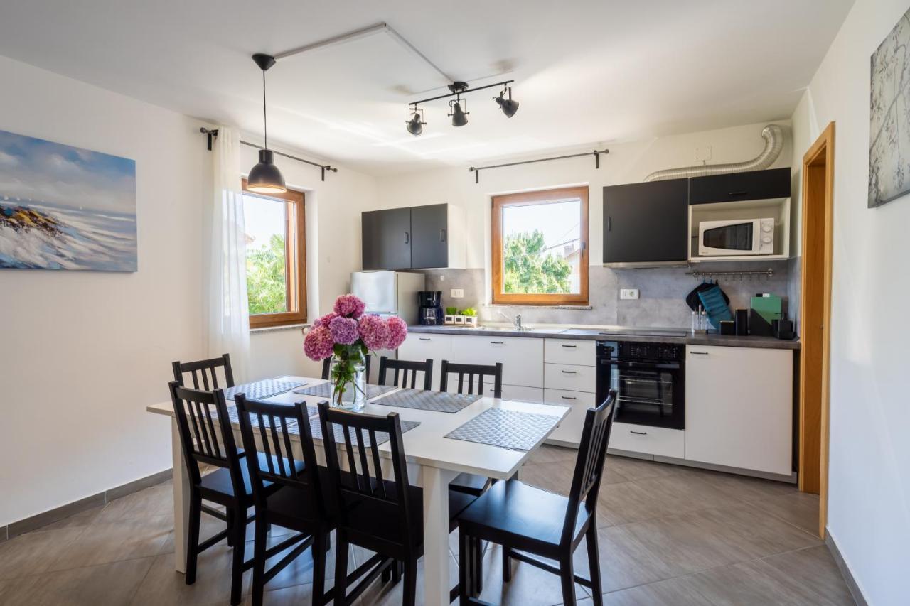 אופטיה Downtown Apartment Helena מראה חיצוני תמונה
