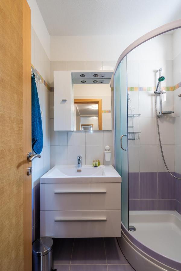 אופטיה Downtown Apartment Helena מראה חיצוני תמונה