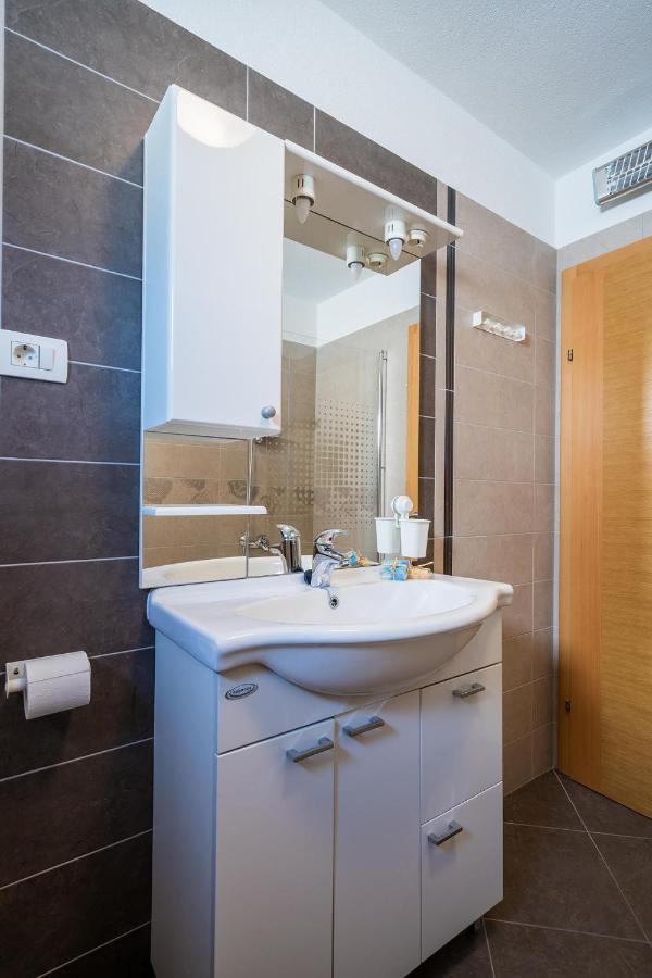 אופטיה Downtown Apartment Helena מראה חיצוני תמונה